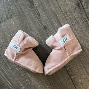 UGG Unisex-Baby Erin Boot size Large infant 18-24 m